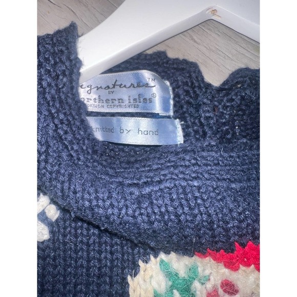 Vintage Hand knitted Northen Isle signature Santa/Christmas Sweater - Picture 9 of 12